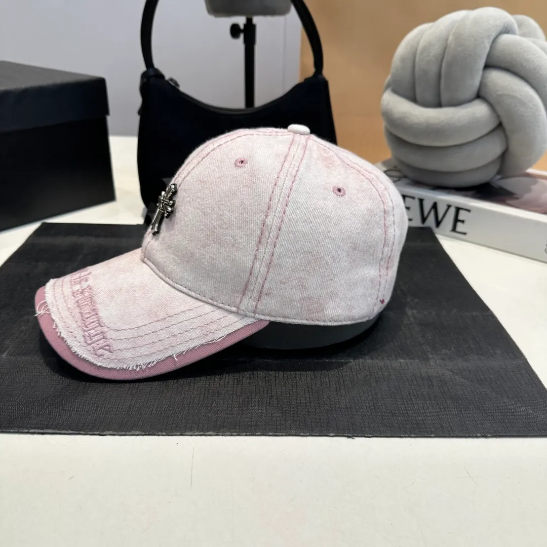 P60 Crow Heart 🆕🆕New baseball cap, stylish and classic cross logo, casual with a cool feeling, unisex style, same style for men and women! Very easy to match! Head circumference: 56-58cm is available
